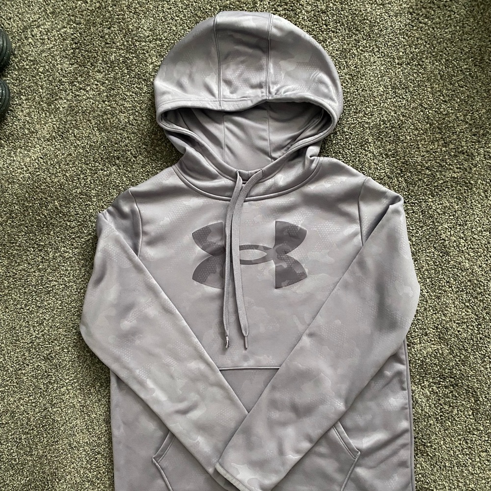Purple camo print womens Under Armour sweatshirt, only worn twice!